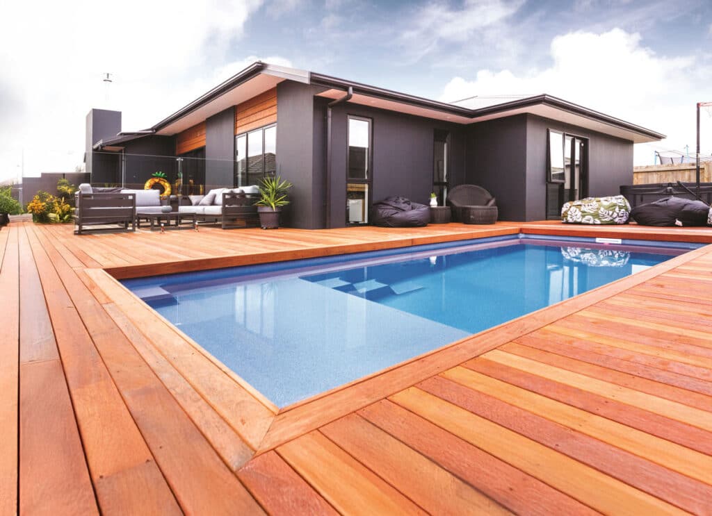 Latham Fiberglass Model Enchantment 9.17