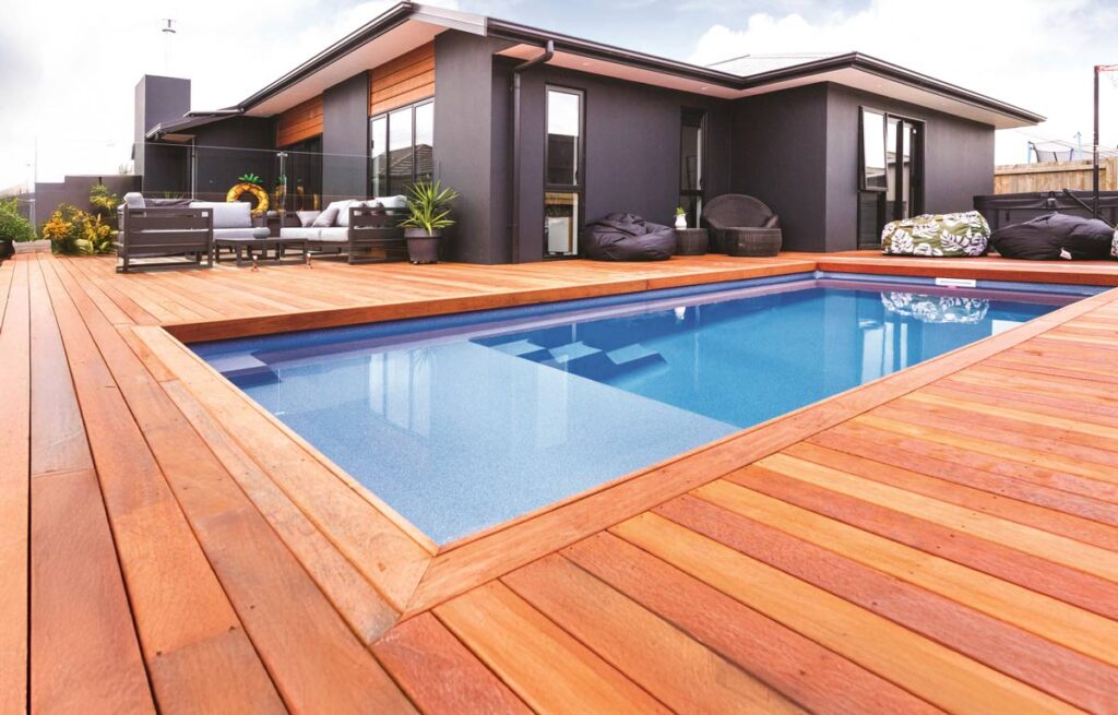 Latham Fiberglass Model Enchantment 9.17